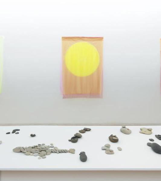 3 oeuvres  suspendues