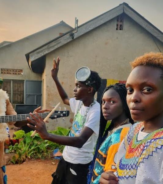 des jeunes africains en rue
