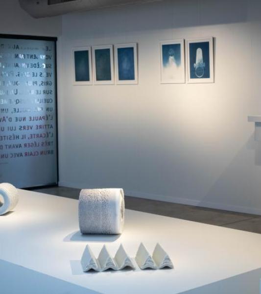 vue sur des oeuvres en verre