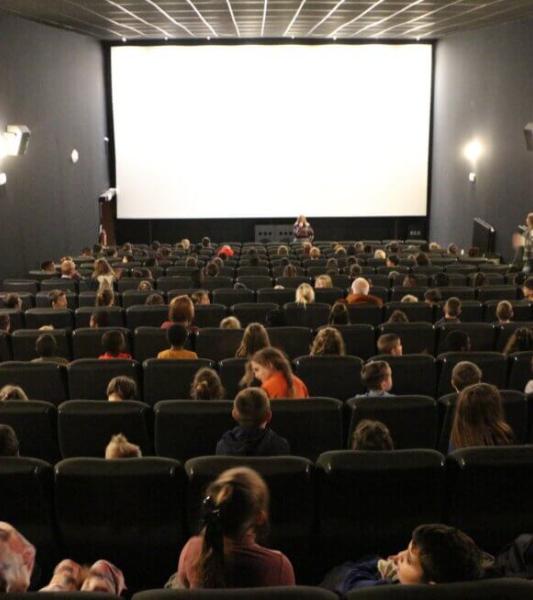 La Province de Hainaut (Hainaut Cinéma) vous invite le 17 novembre, à la Journée internationale des Droits de l'Enfant. Une matinée ludique et gratuite, organisée par le Secteur Cinéma de la Province de Hainaut en collaboration avec de nombreux partenaires ! 