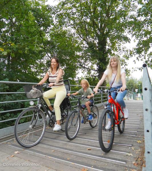 Dix-sept opérateurs franco-belges accompagnés de leurs cinq partenaires (la région Haut-de-France, la Province du Hainaut, IDETA, les Maisons du Tourisme de Wallonie picarde et du Pays des Lacs) ont lancé à Péronnes-Lez-Antoing, deux projets visant à dynamiser la mobilité durable et le tourisme responsable.  