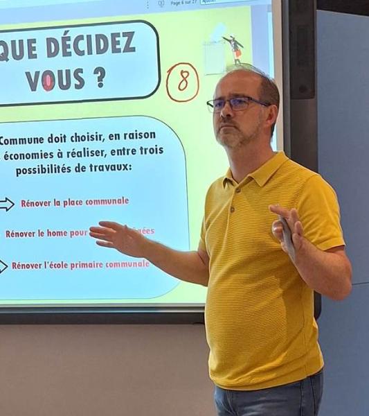 Tout savoir sur les élections, c'est important quand on vote pour la première fois. La Province de Hainaut et son secteur Education permanente soutiennent le travail d'éducation à la démocratie locale poursuivi par la Maison de la laïcité de La Louvière, via notamment  l'expo-animation "De deux choses, l'urne", proposée en partenariat avec l’Info J du Centre Indigo et Soralia-régionale du Centre et de Soignies. 