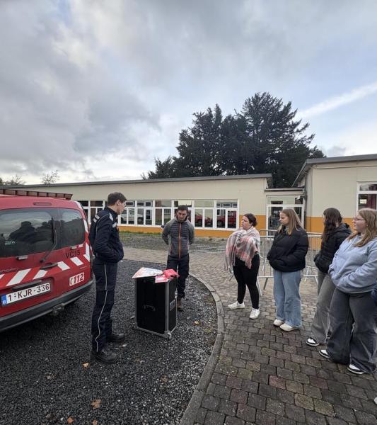 A l’Athénée provincial de Leuze, les élèves du qualifiant et du professionnel des sections puériculture, aide-soignant, automobile, électricité, animation et comptabilité, de la 4e à la 7e, ont eu l’opportunité de découvrir les débouchés de carrière dans les métiers de la sécurité.