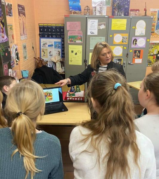 L’Athénée provincial de Leuze a ouvert ses portes à plus de 200 enfants de 5e et 6e primaires venus de 10 écoles de la région. Ateliers ludiques et pédagogiques au programme.