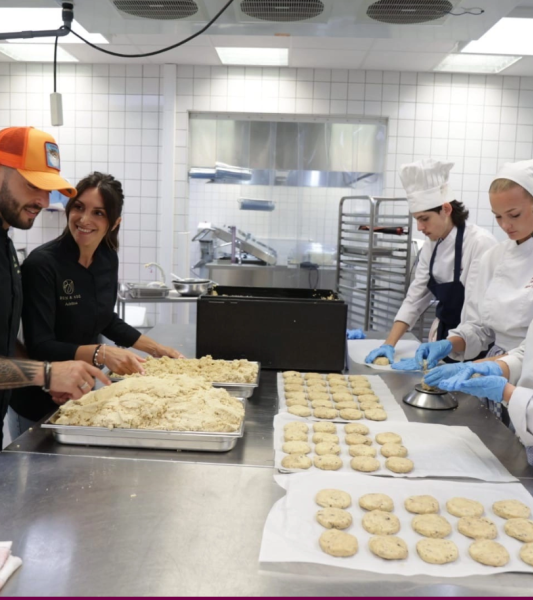 Les élèves de l’enseignement provincial au Festifood !  Ils ont du talent. Les jeunes des sections hôtelières de l'enseignement provincial sont à pied d'œuvre pour offrir aux visiteurs de Festifood une expérience culinaire inoubliable, du 5 au 8 septembre à Mons.