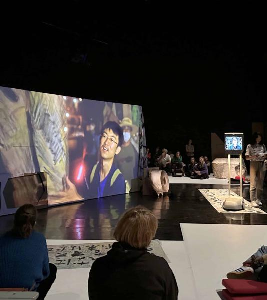 une projection sur scène