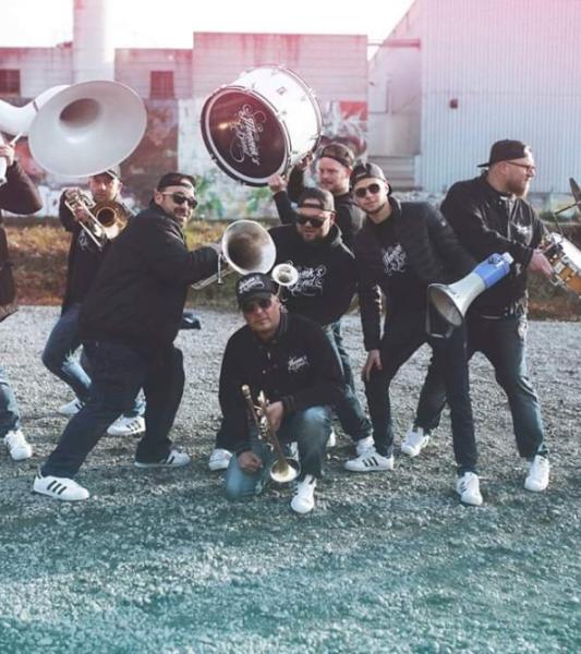 un groupe de musiciens 