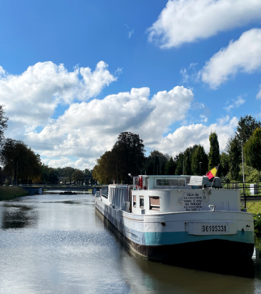Piloter un bateau est une passion. Cette aventure nécessite une préparation rigoureuse et l'obtention d'un permis de navigation obligatoire pour la navigation de plaisance. L'Institut Provincial des Arts et Métiers du Centre à Soignies vous forme.