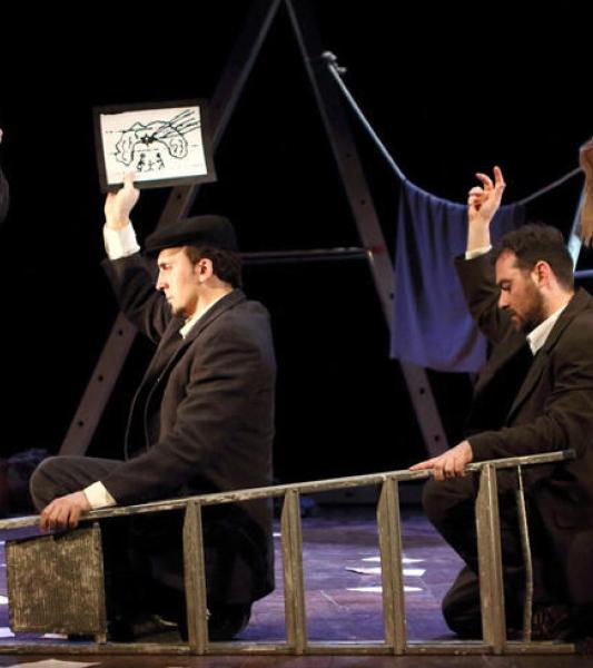 Le Centre d'Innovation et de Design du Grand-Hornu présente la pièce “262 Vêtements Suspendus » samedi 12 octobre à 19h.  C'est le besoin d’un homme, tourmenté par les voix de la mémoire, d’exposer les événements qui se sont produits dans la période de l’après-guerre, après l’accord sur le charbon entre l’Italie et la Belgique, jusqu’à la catastrophe de la mine de Marcinelle en 1956.