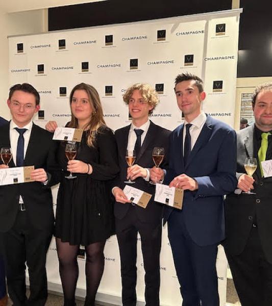 A Gand, notre élève Jonathan Tomillo s'est qualifié pour la finale du 31 mars à Bruxelles. Seul francophone. Bravo!