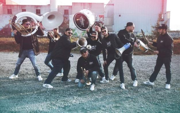 un groupe de musiciens 