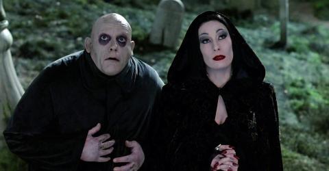 deux addams dans un cimetière
